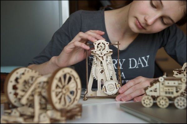 Деревянный 3D-конструктор UGEARS Маятник