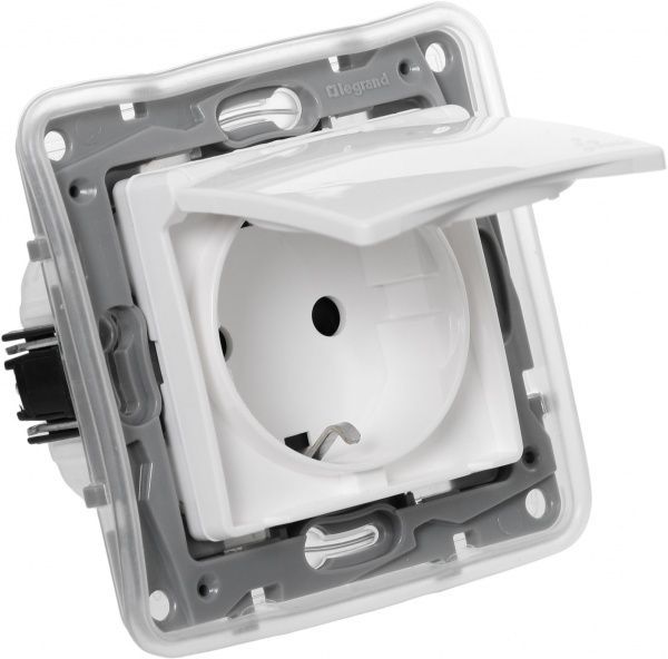 Розетка із заземленням Legrand Etika білий