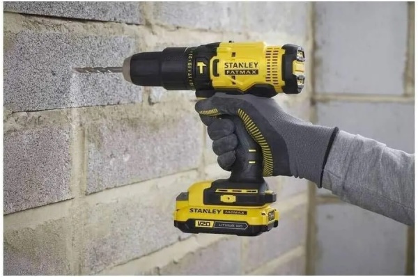 Шуруповерт ударний акумуляторний Stanley FatMax SFMCD711C2K