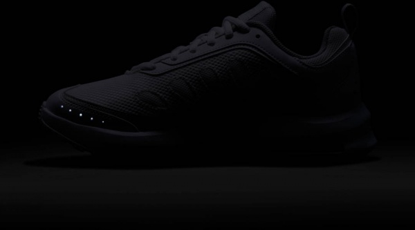 Кросівки Nike AIR MAX AP CU4870-102 р.40,5 білий