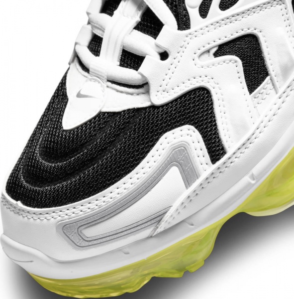 Кроссовки Nike Air Vapormax EVO DC9222-101 р.39 черно-белый