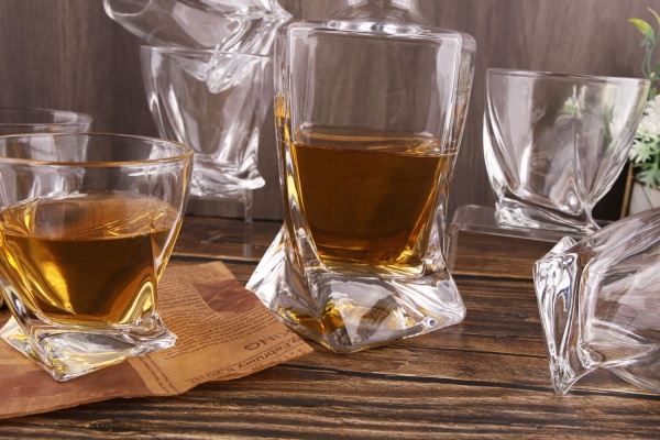 Набір для віскі Sette 7 предметів Fiora