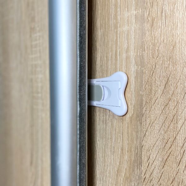 Замок-блокиратор MVM для шкафа-купе 2 шт. BS-19 WHITE