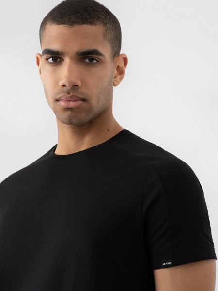 Футболка 4F TSHIRT RL9SS22TTSHM238-20S р.S черный