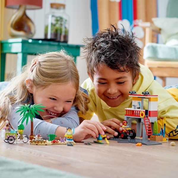 Конструктор LEGO City Рятувальний пост на пляжі 60328
