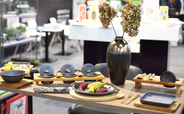 Сковорода-гриль чавунна квадратна із підставкою 180х180х25 мм HoReCa Brizoll