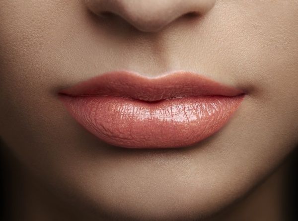 Помада губна L'Oreal Paris Сolor Riche Shinе 656 Beige In The City 4 г