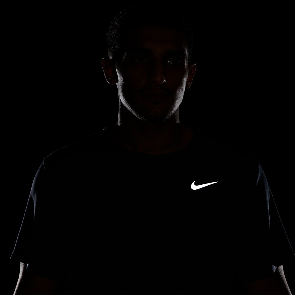 Футболка Nike M NK DF UV MILER SS DV9315-437 р.S синій