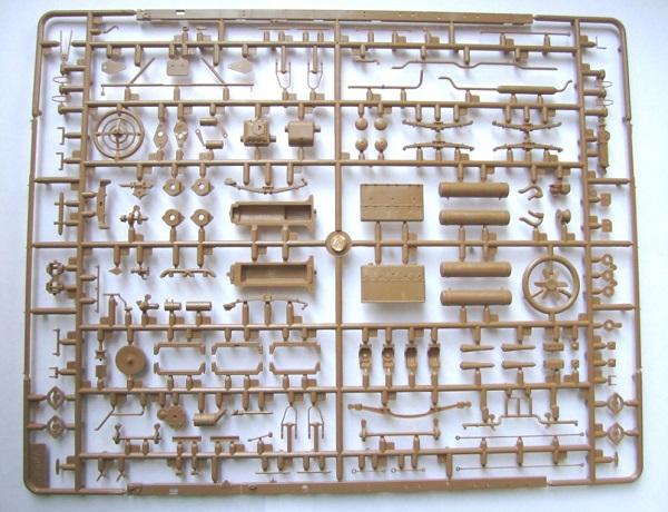 Сборная модель ICM немецкий грузовой автомобиль времен второй мировой войны Henschel 33 D1 (4823044402595) 1:35