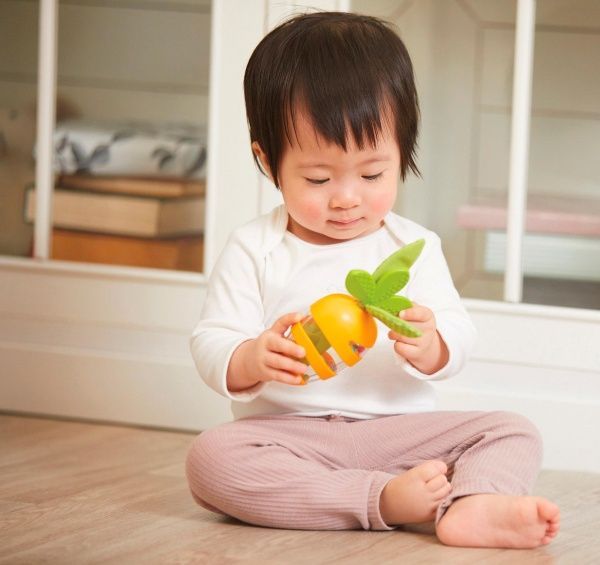 Брязкальце-прорізувач Tiny Love Морквинка