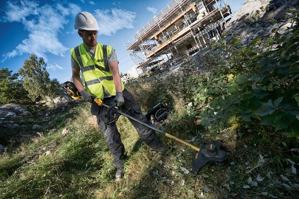 Триммер DeWalt DCM571X1