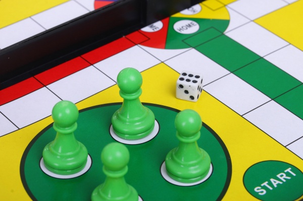 Гра настільна ZHY 3 в 1 шахи, шашки, лудо 25х13х3 см OTG0937338