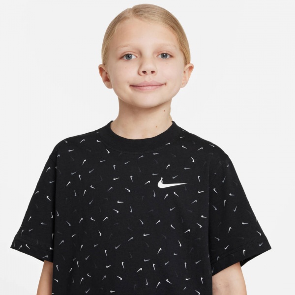 Футболка Nike G NK NSW TEE BOXY SWOOSH AOP FD5366-010 р.XS черный