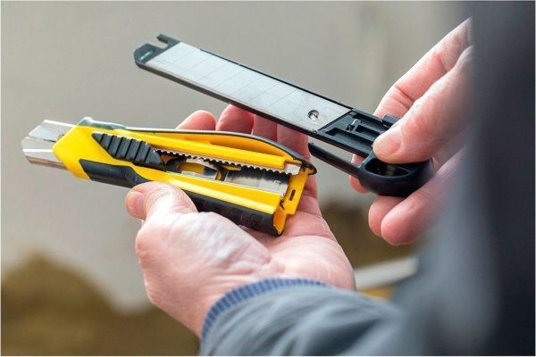 Нож Stanley с выдвижным сегментным лезвием 18 мм STHT10270-0