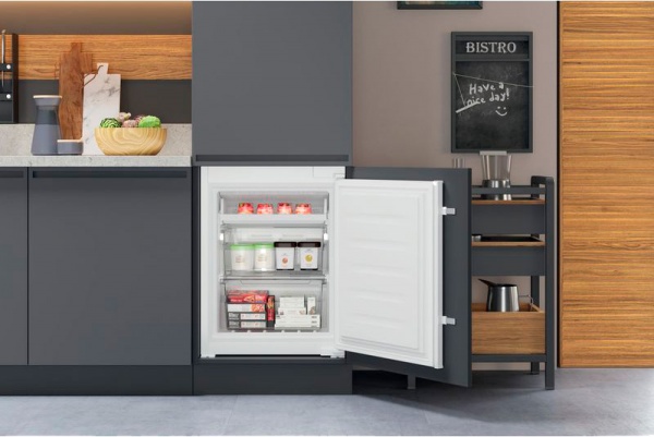 Встраиваемый холодильник Hotpoint Ariston HAC20 T321