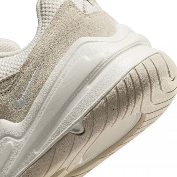 Кросівки Nike TECH HERA DR9761-002 р.40,5 бежевий