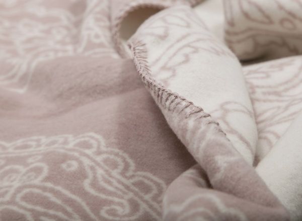 Плед Soft Impression Reserved 150x200 см белый/розовый Biederlack 