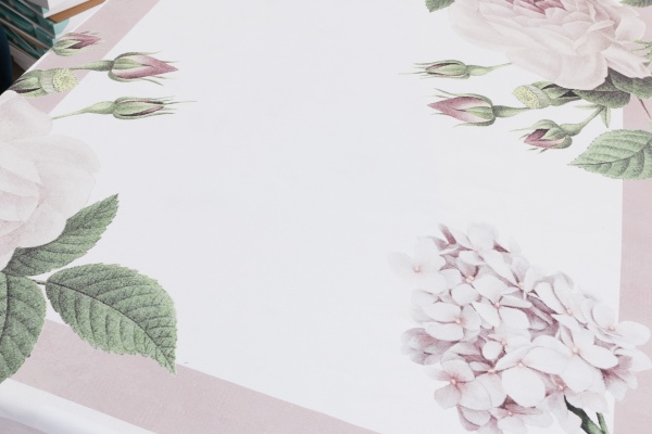 Скатерть Venesia 3D print 160x260 см бежевый с розовым Banian 