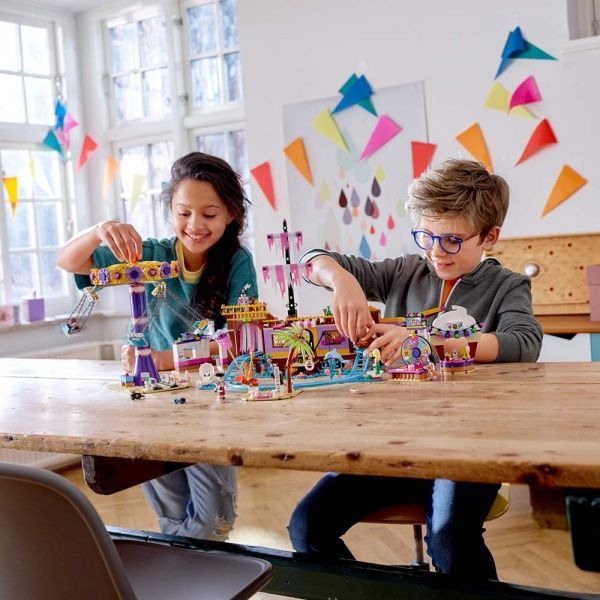 Конструктор LEGO Friends Парк развлечений Хартлейк-Сити 41375