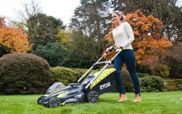 Газонокосарка акумуляторна RYOBI RLM36X41H40