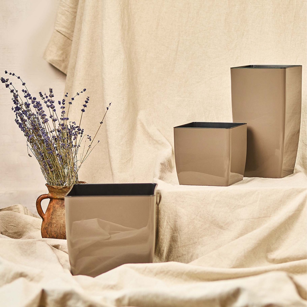 Вазон пластик Квадро низький 22х22х21 см квадратний капучино 8 л Алеана