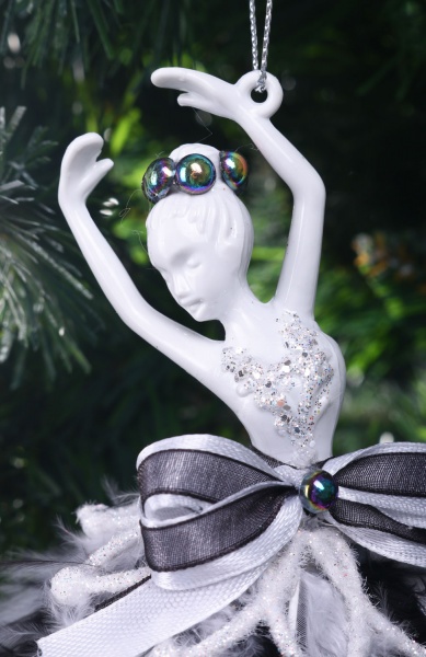 Підвіска Балерина декор Преміум 9х12х3 см чорний