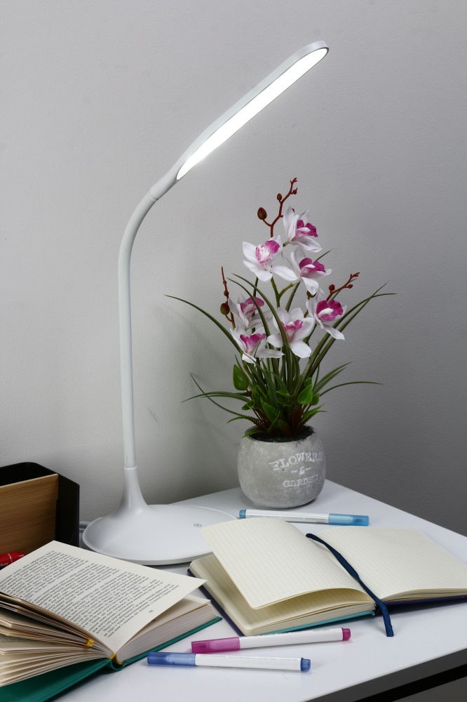 Настільна лампа Luna 7 Вт білий LML-L23CCT-B