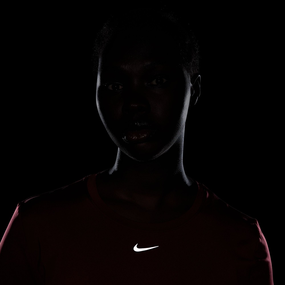 Футболка Nike W NK ONE CLASSIC DF SS TOP FN2798-619 р.L бордовый