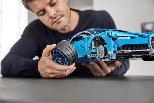 Конструктор LEGO Technic Bugatti Chiron 42083