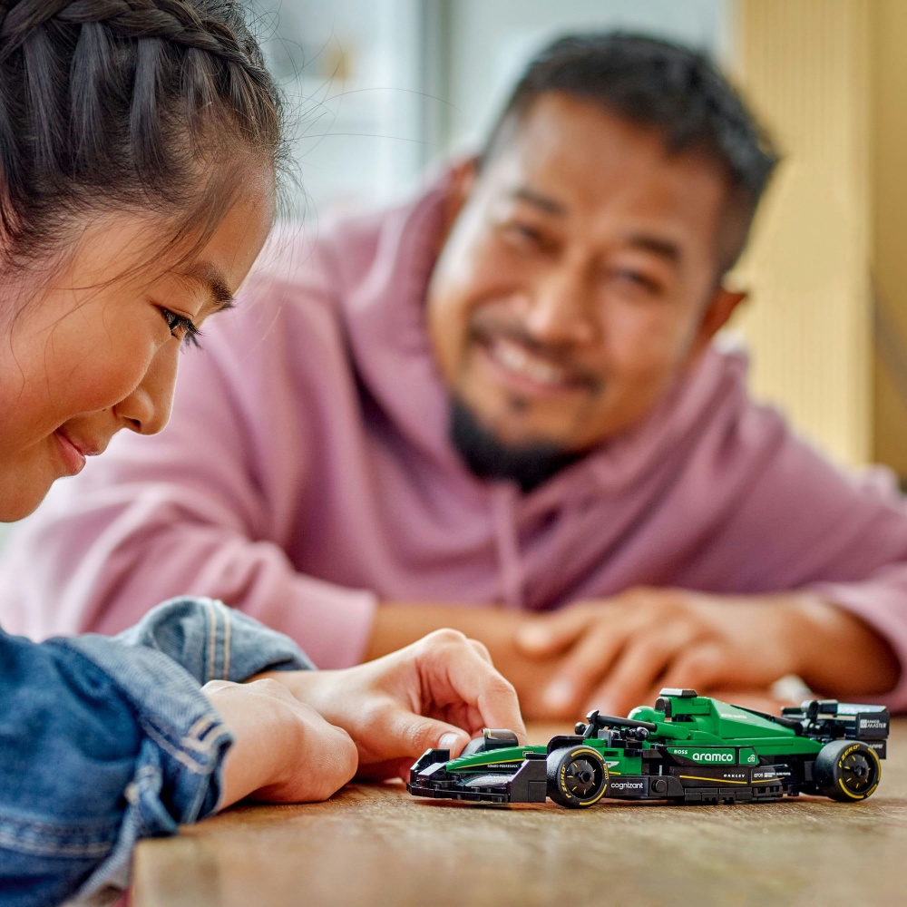 Конструктор LEGO Speed Champions Автомобиль для гонки Aston Martin Aramco F1® AMR24 77245