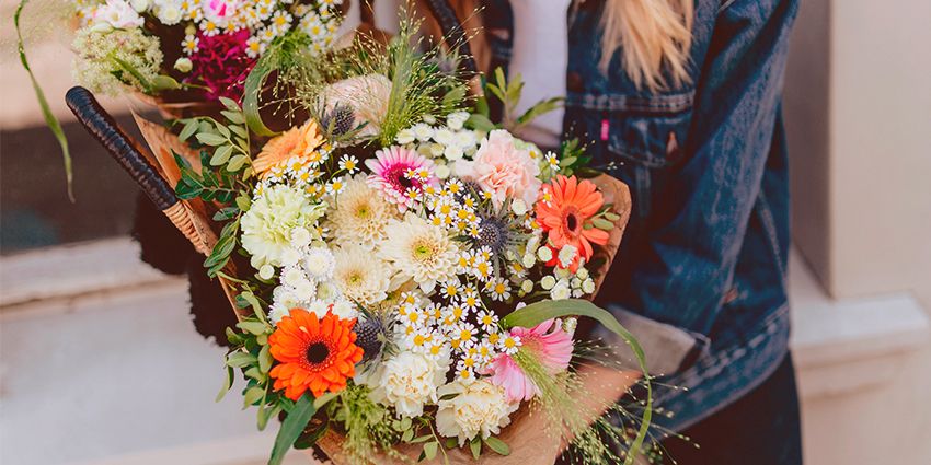 подарок девушке на 8 марта