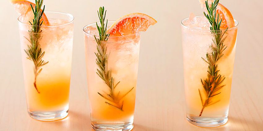 Напій з грейпфрутом та розмарином