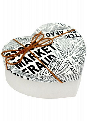 Коробка подарункова у вигляді серця газетка 18х15х7 см