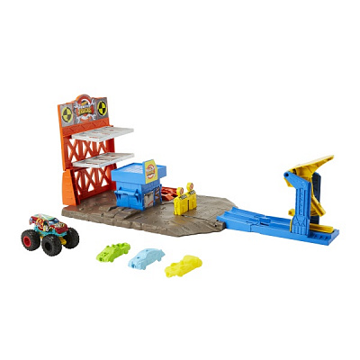 Игровой набор Hot Wheels Приключения на станции серии Monster Trucks HFB12