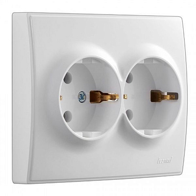 Розетка двойная с заземлением Lezard Lesya белый 705-0202-127В