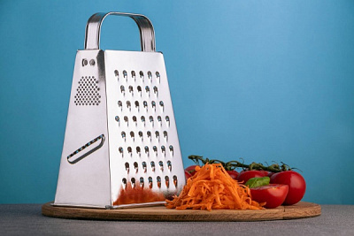 Тертка чотиристороння з металевою ручкою 96х119 мм Gusto