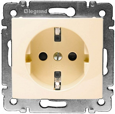 Розетка с заземлением Legrand Valena 2К+З 16А со шторками кремовый 774321