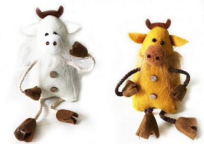 Сувенир текстильный Коровка Даша 15 см 