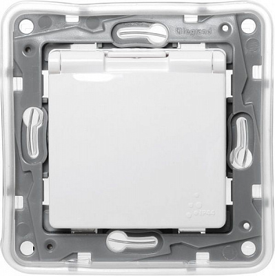 Розетка с заземлением Legrand Etika белый