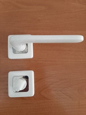 Ручка дверная Арико Робокварто WC белый