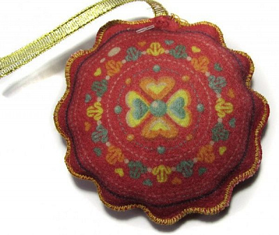 Підвіска фетрова Зірочка квіточка бордо 9 см