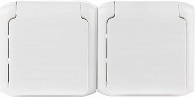 Розетка подвійна із заземленням Legrand Quteo 2x2К+З зі шторками з кришкою білий 782323