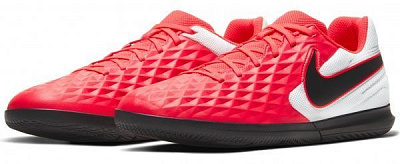 Бутси Nike LEGEND 8 CLUB IC AT6110-606 р. US 8,5 чорнийчервоний