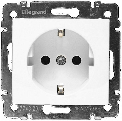 Розетка с заземлением Legrand Valena 2К+З 16А без шторок белый 774420
