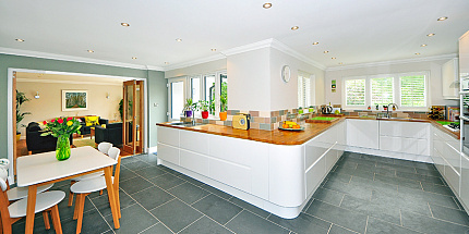 Чим краще вирівняти підлогу: стяжка VS самовирівнююча суміш