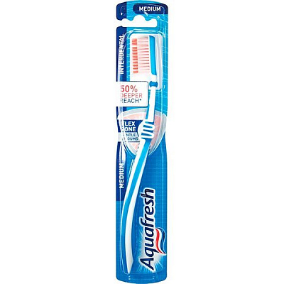 Зубна щітка Aquafresh Interdental середньої жорсткості 1 шт.