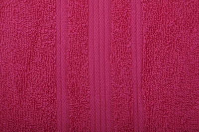 Рушник зі смужками 70x140 см малиновий Home Line
