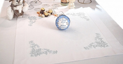 Доріжка на стіл Сяйво 70x70 см білий/срібний Едельвіка