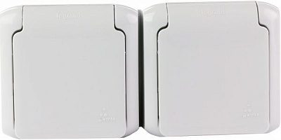 Розетка подвійна із заземленням Legrand Quteo 2x2К+З зі шторками з кришкою сірий 782353
