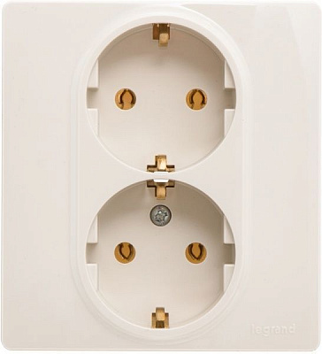 Розетка подвійна із заземленням Legrand Etika 2Х2К+З зі шторками кремовий 672323